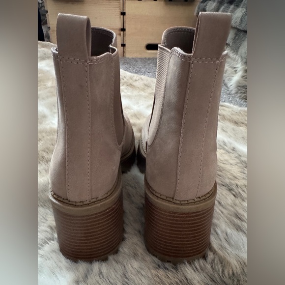 NWOB-MIA-Women's Tan Ankle Boots Faux Suede Size 7 - Picture 5 of 8